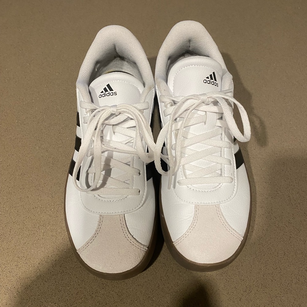 Adidas court shoes-like new